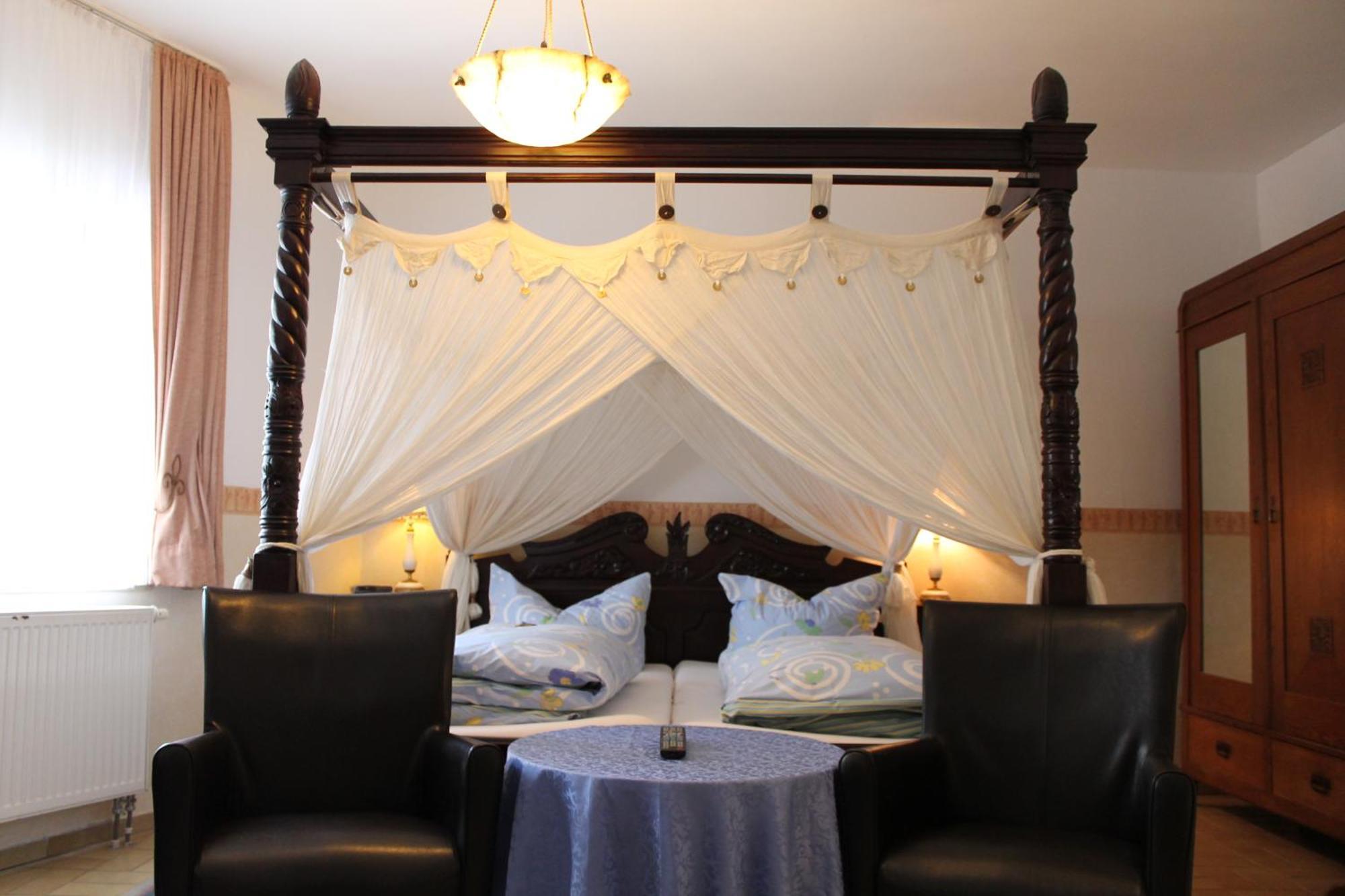 רוטנבורג אוב דר טאובר Kreuzerhof Hotel Garni מראה חיצוני תמונה